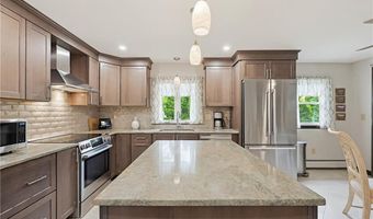 3 King St, Bristol, RI 02809