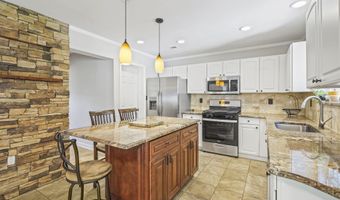 6 Huckleberry Ln, New Egypt, NJ 08533