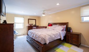 51 Aspen Cir, Albany, NY 12208