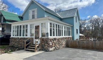 8 2nd St, Alexandria Bay, NY 13607