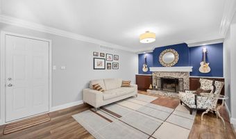 106 Hollyleaf Dr, Ballwin, MO 63021
