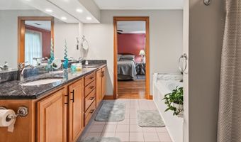 9 Santom St, Auburn, MA 01501