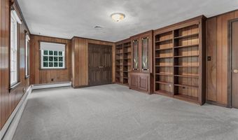381 Woonsocket Hill Rd, North Smithfield, RI 02896