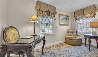 14 Bunker Hill Dr, Middletown, NJ 07748