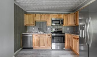 11 Kossuth St, Bangor, ME 04401