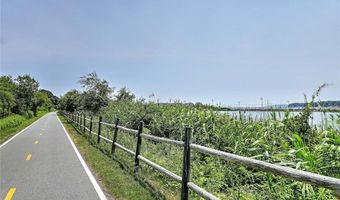 25 Fort Hill Rd, Bristol, RI 02809