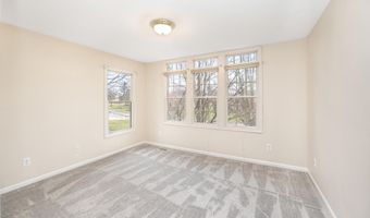 5521 Lohr Lake Dr, Ann Arbor, MI 48108