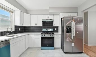 16 OAK St, Bayonne, NJ 07002