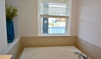 10900 HOLYSTONE Ln 202, Berlin, MD 21811