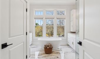 239 Hunter Way, Falmouth, ME 04105
