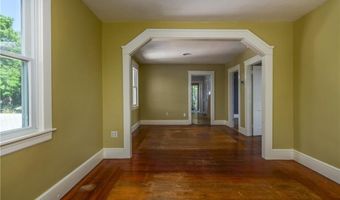 467 Maple Avenue Ave, Barrington, RI 02806