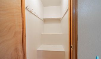 313 S 6th Ave, Brandon, SD 57005