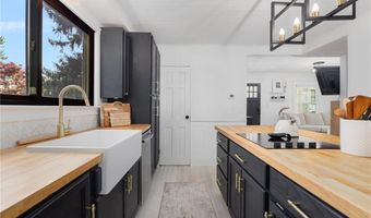 110 Spofford Ave, Warwick, RI 02888