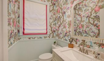 9110 WILLOW GATE Ln, Bethesda, MD 20817