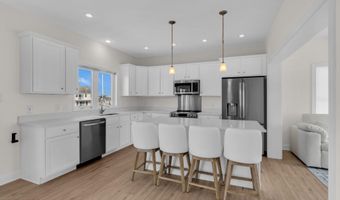 42 Carlyle Dr, Bayville, NJ 08721