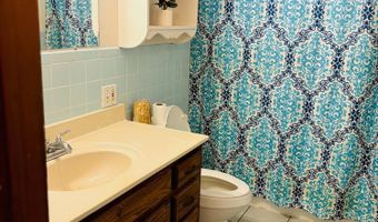 922 S Oak Ave, Aurora, MO 65605