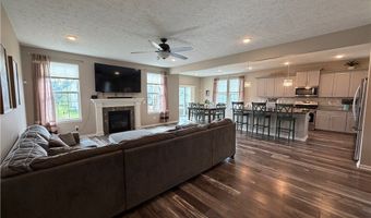 987 Hawkin Ln, Aurora, OH 44202