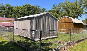 301 S High School Ave, Altamont, KS 67330