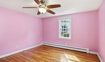 79 Spencer St, Agawam, MA 01001