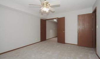 1611 W Partridge Ct 8, Arlington Heights, IL 60004