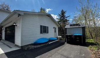 131 Pine Cir, Bennington, VT 05201