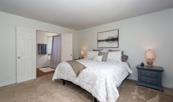 1231 Edgewater Ln, Antioch, IL 60002