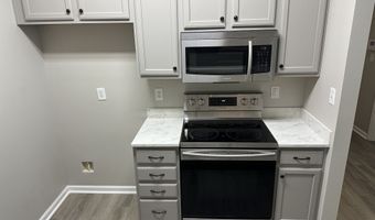 6302 Bishops Pond Ln, Indianapolis, IN 46268