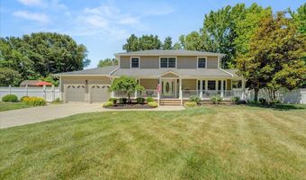 5 Trotter Ter, Belford, NJ 07718