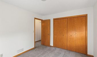 14786 Hallmark Dr, Apple Valley, MN 55124