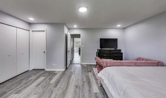 802 N Tamarac Blvd, Addison, IL 60101
