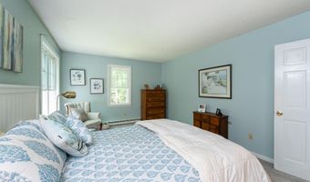 28 Woodland Dr, Amherst, NH 03031