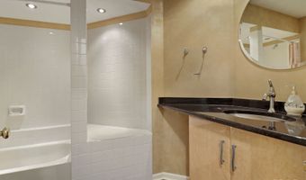 2060 N Charter Point Dr, Arlington Heights, IL 60004