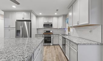 402 Chippendale Ln, Bonneau, SC 29431