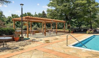 1016 S WAYNE St 302, Arlington, VA 22204