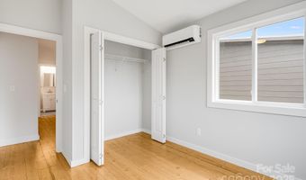 110 Lager Ln, Asheville, NC 28806