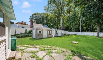 69 Overlook Dr, Warwick, RI 02818