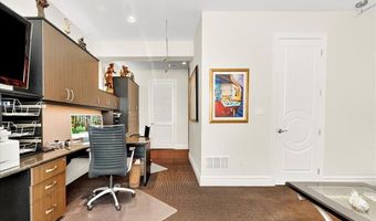 295 Meadowbrook Country Club Est, Ballwin, MO 63011