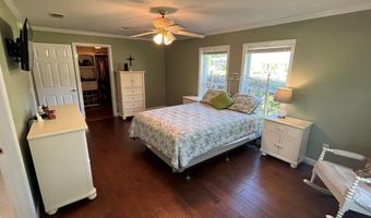 9 Apalachee St, Apalachicola, FL 32320