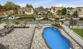 30 Berger Ave, Amityville, NY 11701