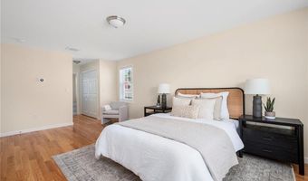 18 Cross St, East Providence, RI 02914