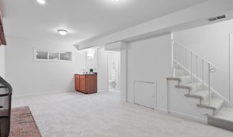 8223 TREEBROOKE Ln, Alexandria, VA 22308