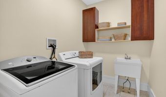 9715 SINGLETON Dr, Bethesda, MD 20817