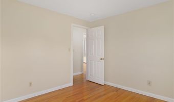 9 Chestnut Hill Rd B, Middletown, RI 02842