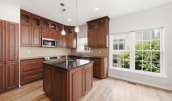 1922 N DANIEL St, Arlington, VA 22201