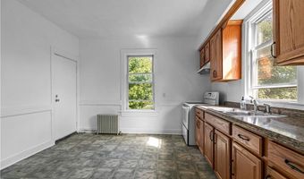 7 Caswell Ave, Newport, RI 02840