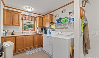 524 6TH St, Andover, IL 61233