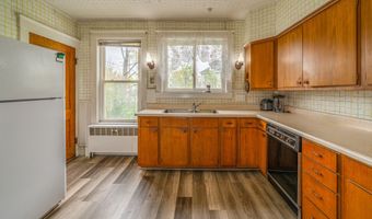 744 Hammond St, Bangor, ME 04401
