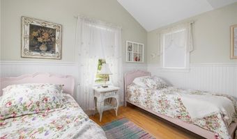 439 Wandsworth St, Narragansett, RI 02882