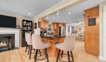 16 Raymond Pl, Cromwell, CT 06416