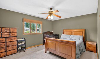 1635 Oak Dr, Aurora, MO 65605